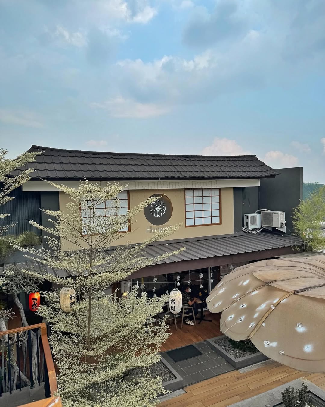 Hanami Cafe & Sky Lounge