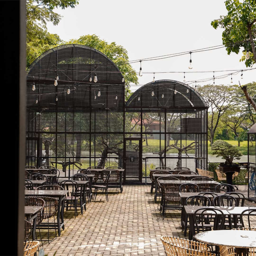 JJ LAKE CAFE & EATERY